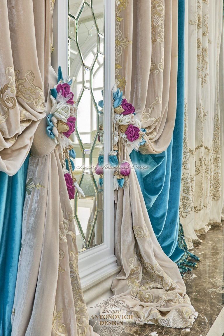 Элегантная гостиная, шторы в классическом стиле, дом Астана