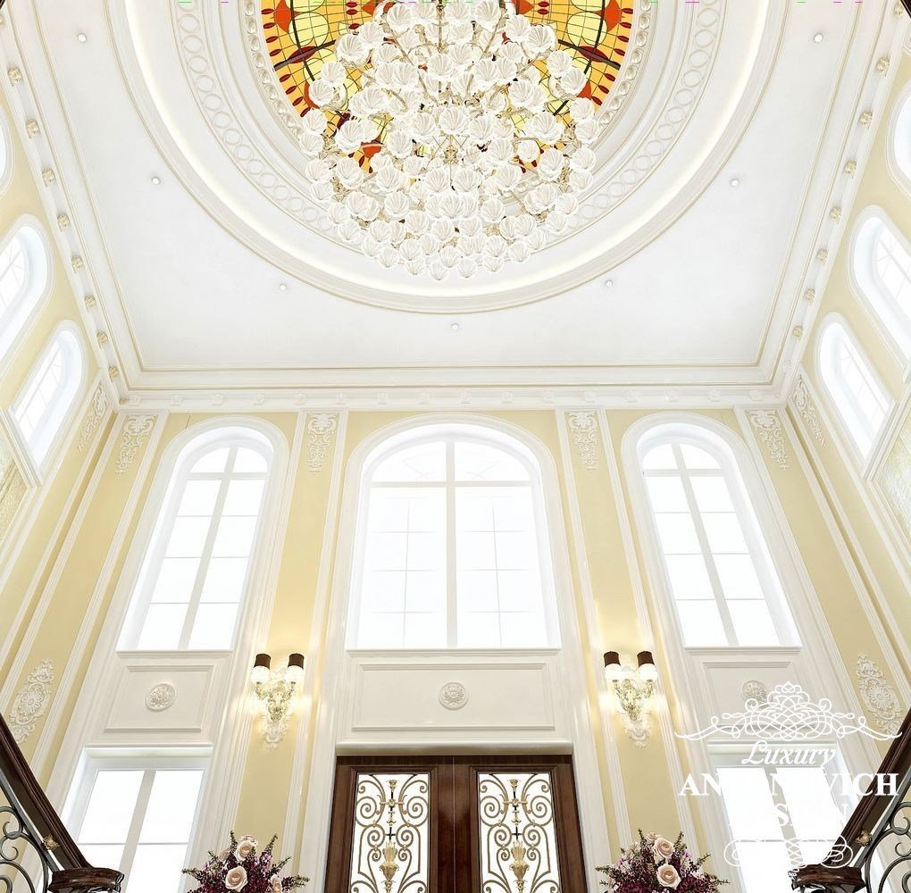 Элитный дизайн виллы с роскошным холлом в классическом стиле от студии дизайна Антонович Дизайн
