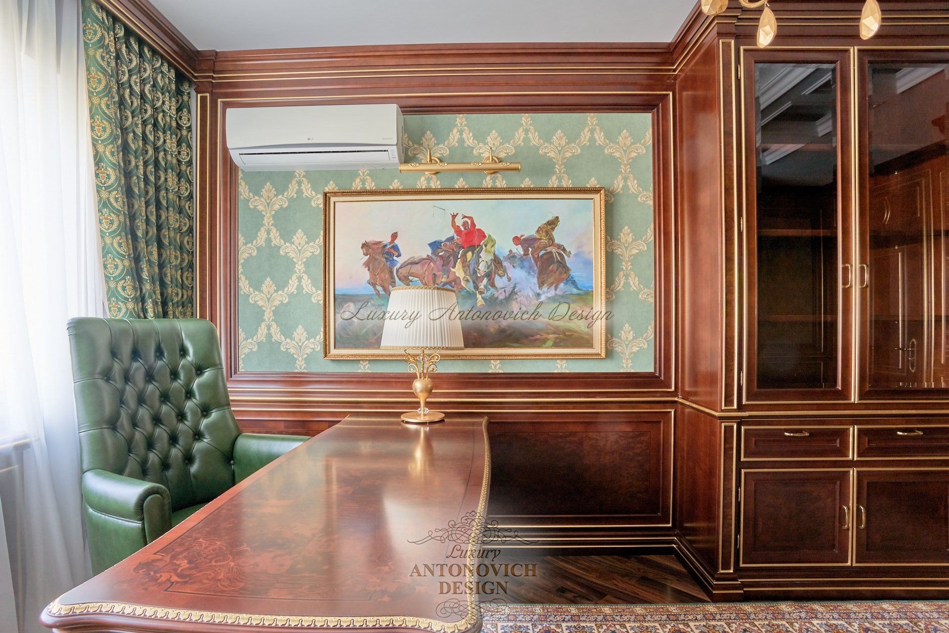Роскошный интерьер кабинета в стиле неоклассика, квартира в Нур-Султане