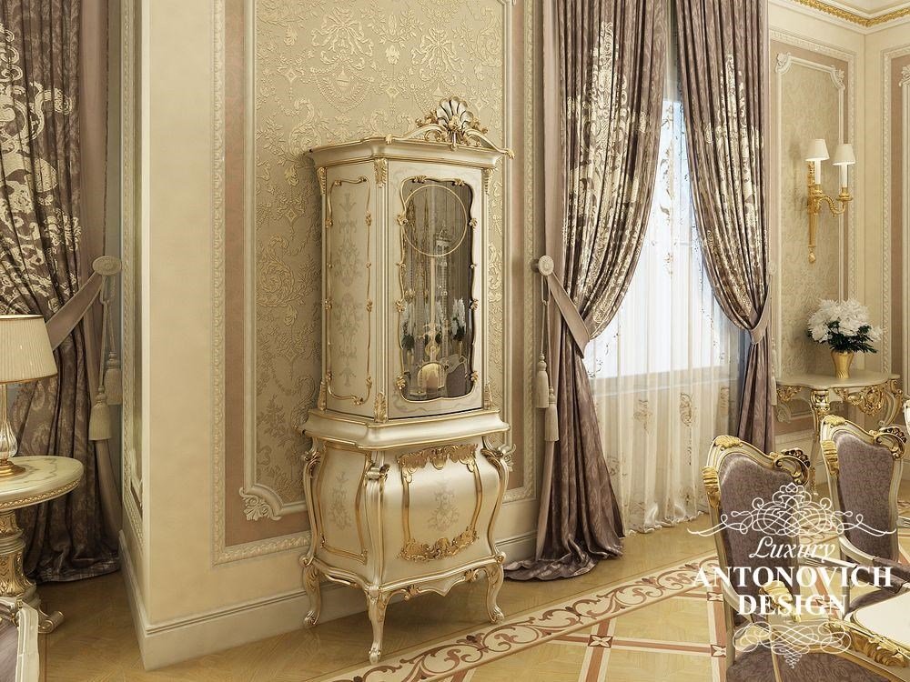 Респектабельный дизайн дома с роскошным холлом в классическом стиле от Luxury Antonovich Design